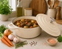 EMALIOWANY GARNEK ŻELIWNY 28cm 5,9L KREMOWY 7766